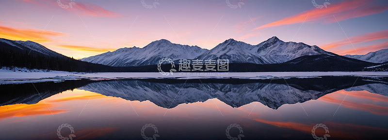 雪山湖泊日出全景