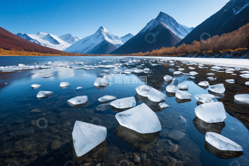 高清大图下载【趣麦麦图】雪山下河流漂浮碎冰景观