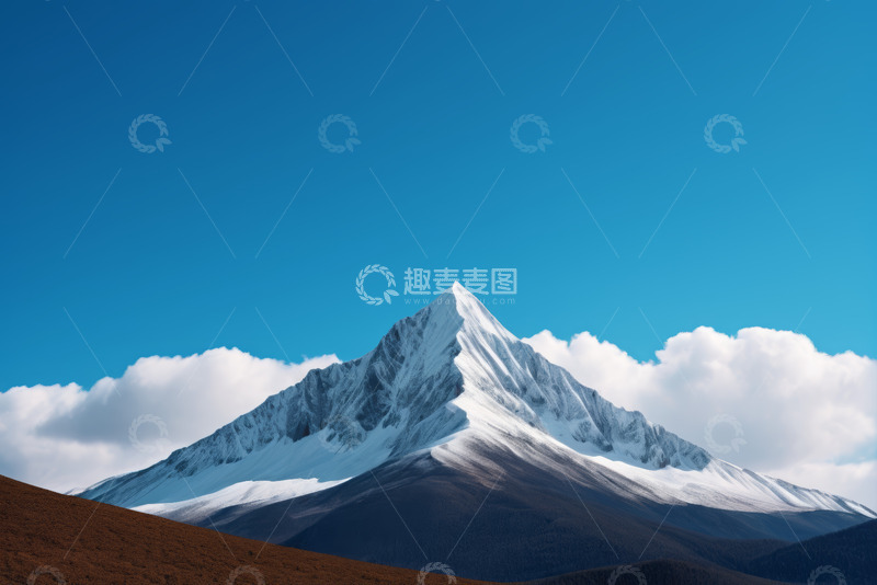 高清大图下载【趣麦麦图】蓝天白云下的雪山全景