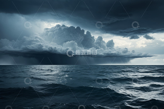 海上乌云密布暴风雨景象