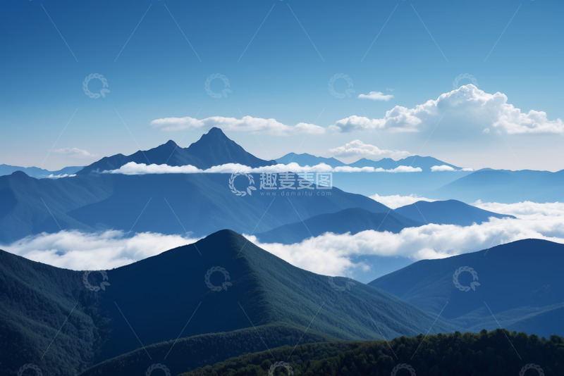 高清大图下载【趣麦麦图】蓝天白云下的连绵山脉景观