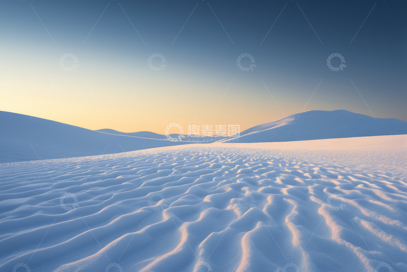 高清大图下载【趣麦麦图】雪覆盖的原野与远处山丘