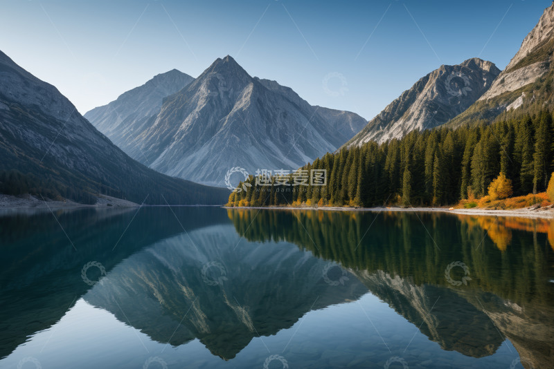 高清大图下载【趣麦麦图】山林间静谧湖泊自然风光