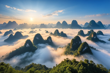 桂林山水云雾缭绕全景