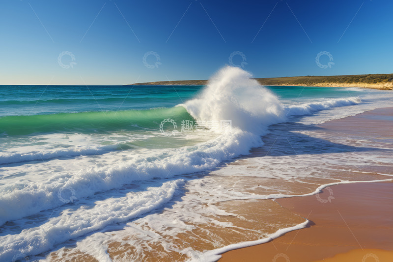 高清大图下载【趣麦麦图】海浪拍打沙滩的海岸风光