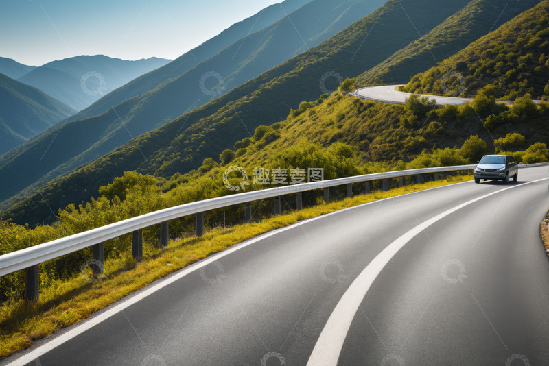 高清大图下载【趣麦麦图】山间公路上行驶的汽车