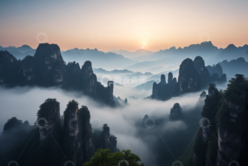 高清大图下载【趣麦麦图】日出时分连绵山峦云海景观