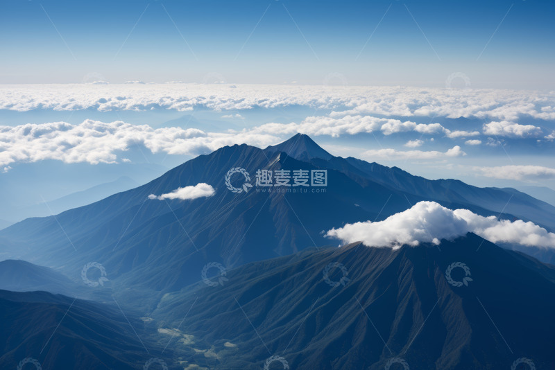 高清大图下载【趣麦麦图】高空俯瞰连绵山脉与云海