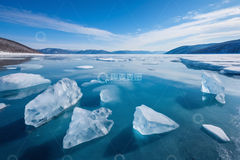 高清大图下载【趣麦麦图】蓝色湖面漂浮冰块风景