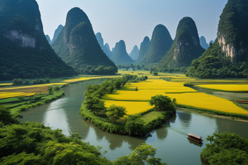 桂林山水间河流田园风光