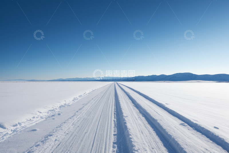 高清大图下载【趣麦麦图】雪地中延伸的道路远景