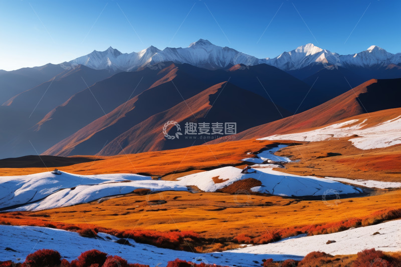 高清大图下载【趣麦麦图】秋日雪山下的多彩山地风光