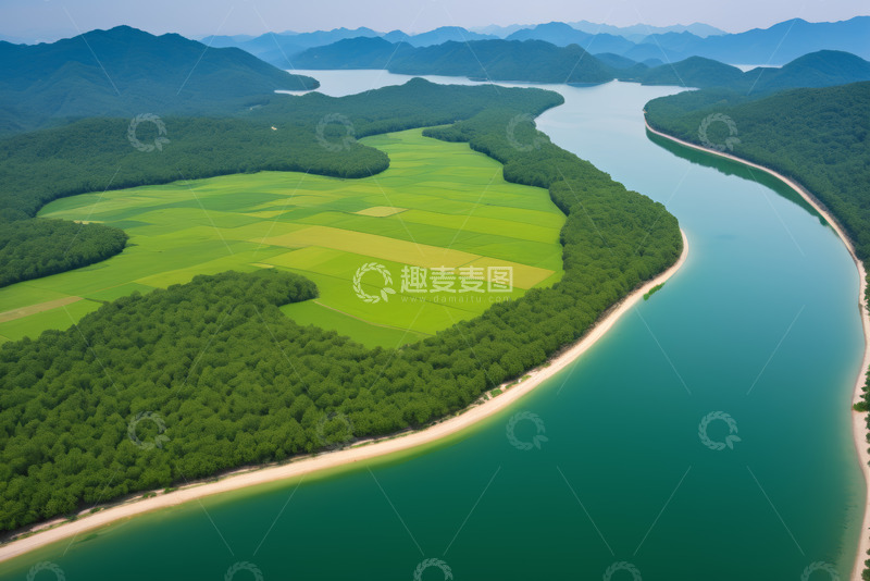 高清大图下载【趣麦麦图】航拍河流环绕的森林与农田