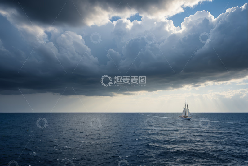 高清大图下载【趣麦麦图】海上航行的帆船与天空云彩