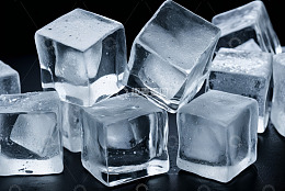 透明冰块特写