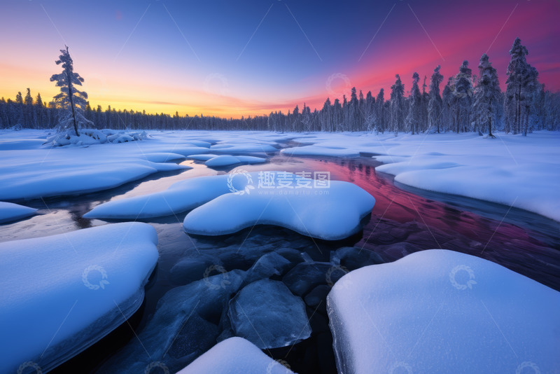 高清大图下载【趣麦麦图】冬日雪覆森林河流风光