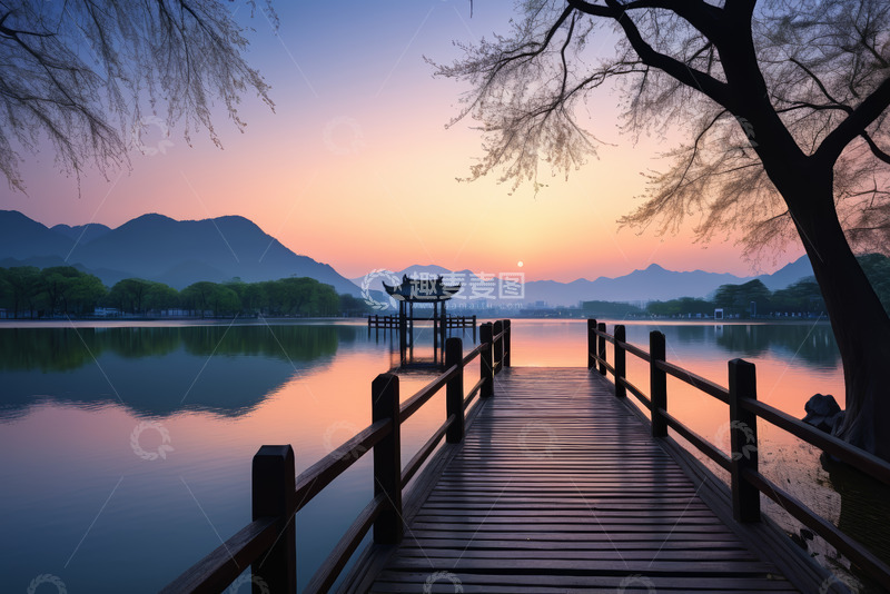 高清大图下载【趣麦麦图】杭州西湖黄昏湖景木栈道