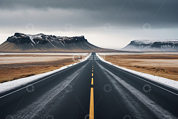 旷野中的笔直公路