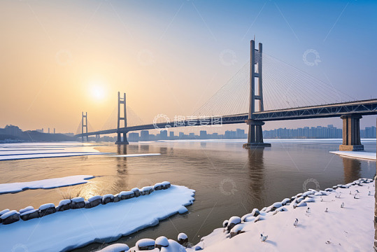 冬日河流上的跨江大桥景观