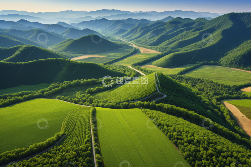 高清大图下载【趣麦麦图】航拍绿色山丘与田野风光