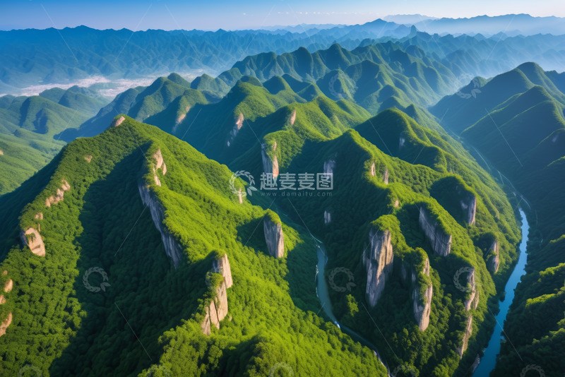 高清大图下载【趣麦麦图】航拍连绵山脉与山谷河流