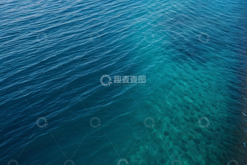 高清大图下载【趣麦麦图】清澈蓝色海面俯拍画面