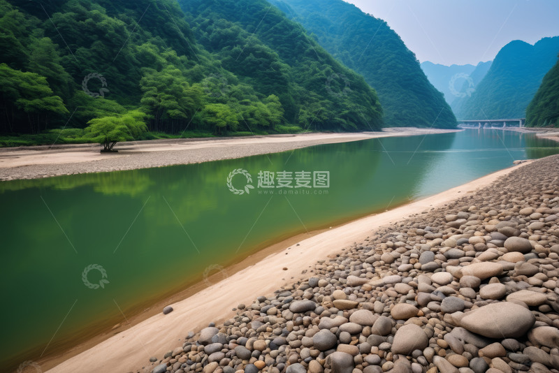 高清大图下载【趣麦麦图】青山绿水间的河岸风景
