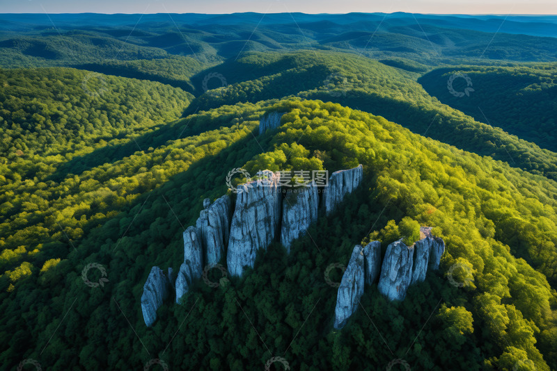 高清大图下载【趣麦麦图】航拍森林与岩石景观