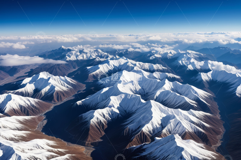 高清大图下载【趣麦麦图】高空俯瞰连绵雪山景象