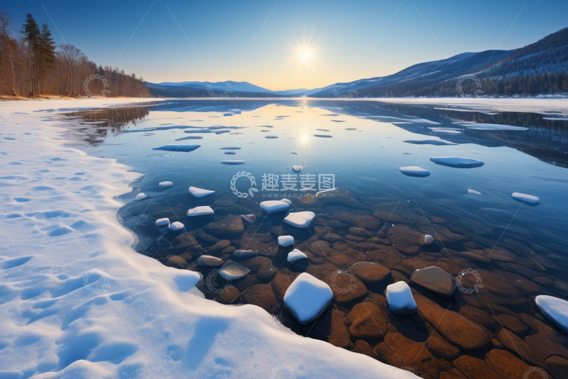 高清大图下载【趣麦麦图】冬日结冰湖面与岸边雪景