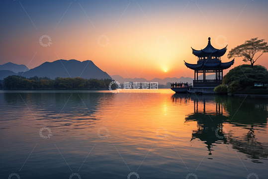 西湖湖畔日落时分亭台景观