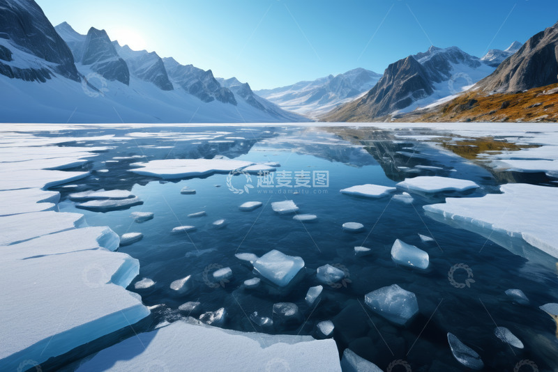 高清大图下载【趣麦麦图】雪山下结冰湖面与碎冰景观