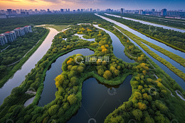 城市边缘河流树林航拍全景