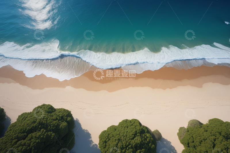 高清大图下载【趣麦麦图】俯瞰海滩海浪拍打沙滩景象
