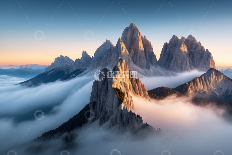 高清大图下载【趣麦麦图】云海中的壮丽山峰景色