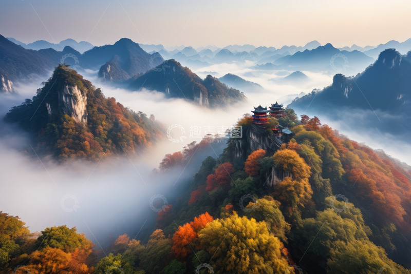 高清大图下载【趣麦麦图】山间云雾缭绕的古建筑秋景