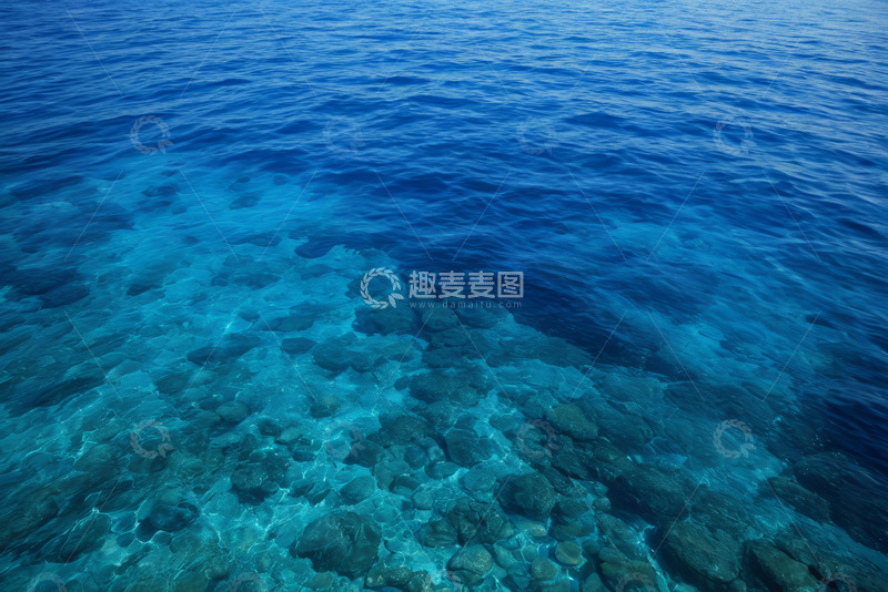 高清大图下载【趣麦麦图】清澈蓝色海洋与海底礁石景观