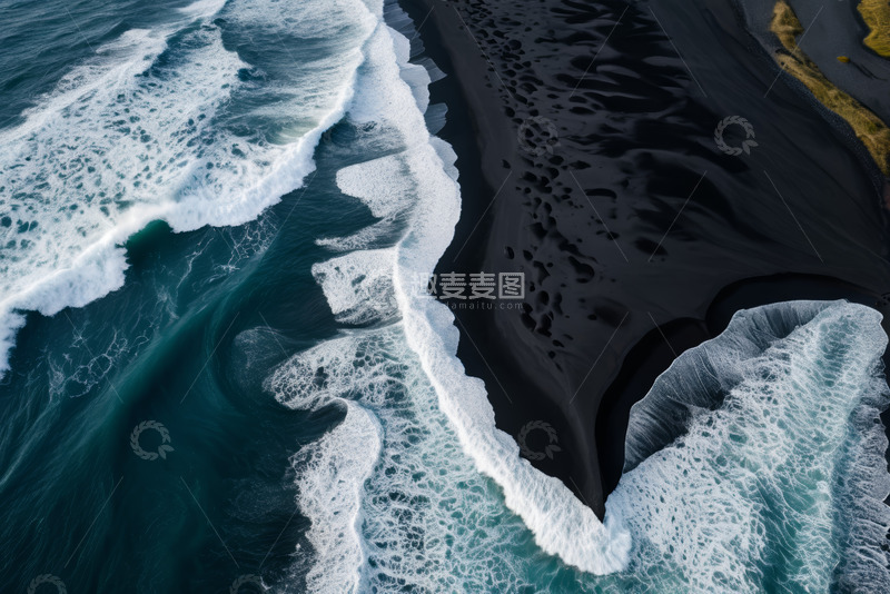 高清大图下载【趣麦麦图】俯瞰黑色沙滩与海浪景观