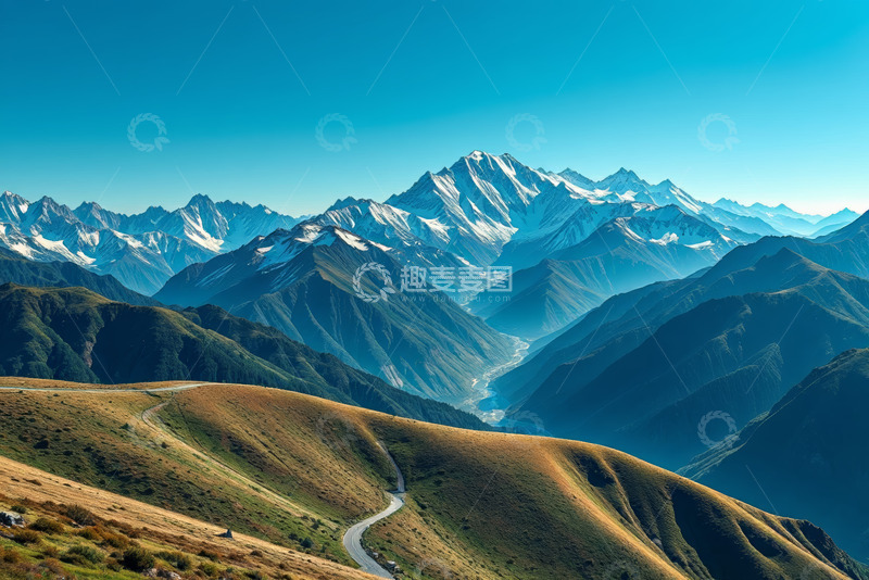 高清大图下载【趣麦麦图】山间公路与远处雪山风景
