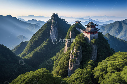 终南山山峰与古建筑景观