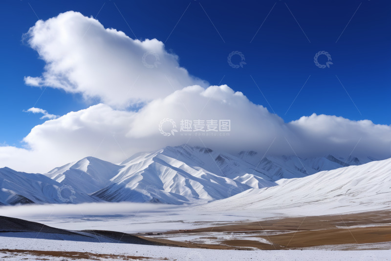 高清大图下载【趣麦麦图】蓝天白云下的雪山风景