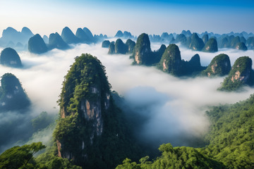 桂林山水云雾缭绕全景
