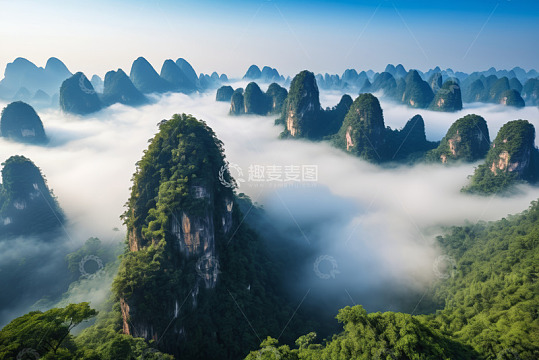 桂林山水云雾缭绕全景