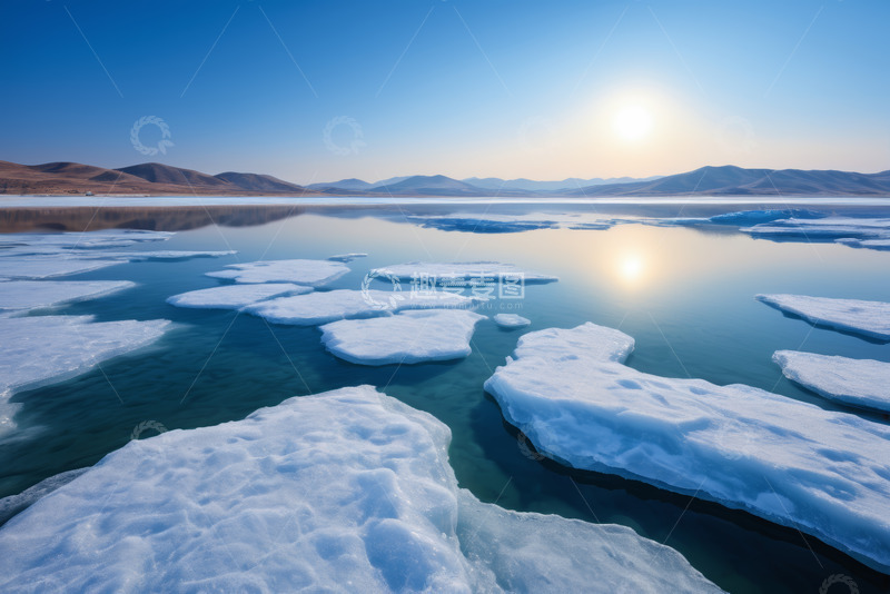 高清大图下载【趣麦麦图】阳光下冰面漂浮的冰块景观