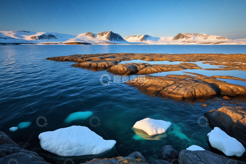 高清大图下载【趣麦麦图】冰雪覆盖的湖泊与岩石景观