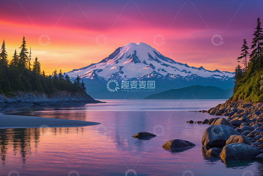 湖畔雪山日落自然风光