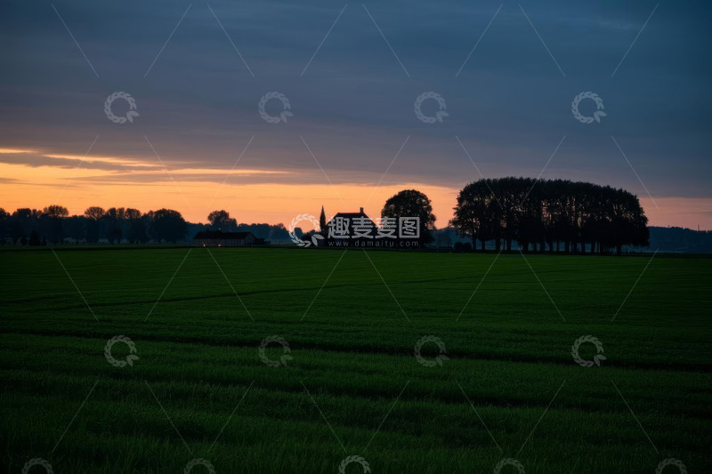 高清大图下载【趣麦麦图】田野黄昏景色与远处房屋