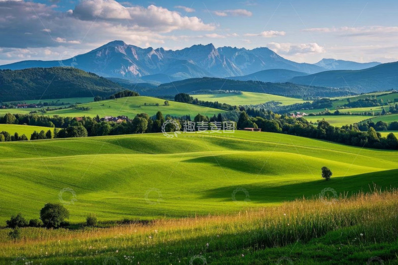 高清大图下载【趣麦麦图】绿色山丘与远处山脉风景
