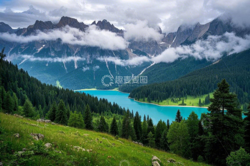 高清大图下载【趣麦麦图】山林间的湖泊自然风光