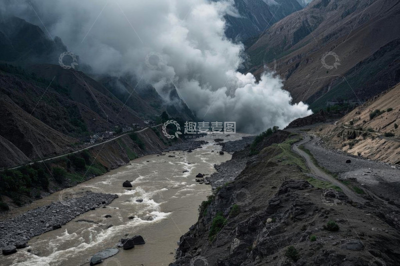 高清大图下载【趣麦麦图】山谷中河流与升腾云雾景观